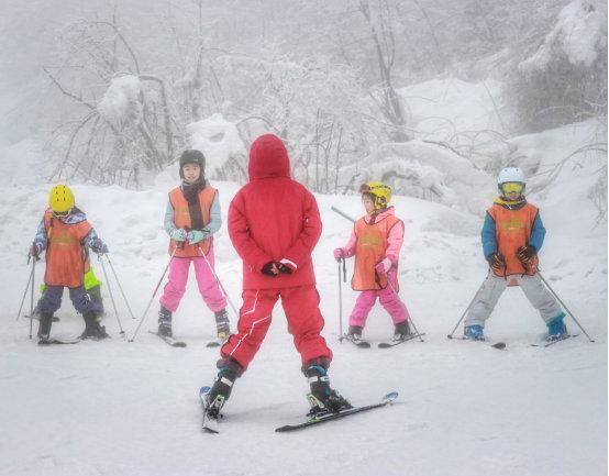 西岭雪山房产，自然与都市的完美结合